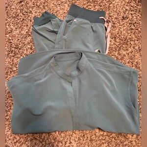 Figs hydroGreen Scrub Set